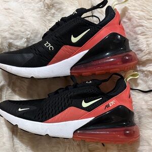 Nike Air Max 270 Black and Coral Sneakers NEW